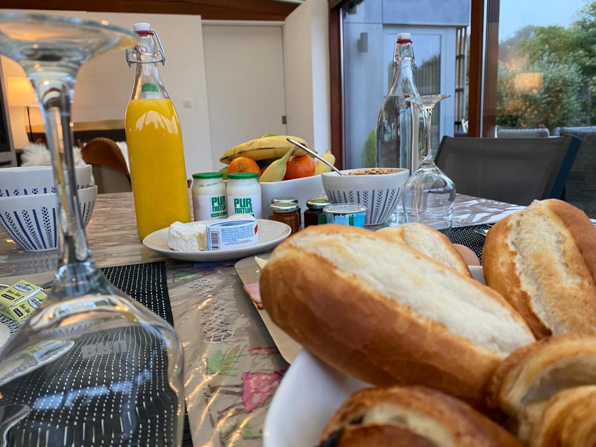 La Couette Du Voyageur Bed & Breakfast Wanze Bagian luar foto